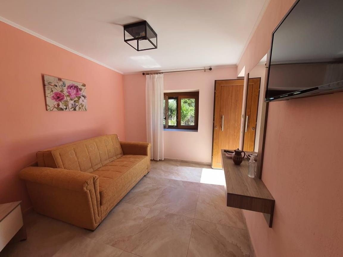 Panos House Kinira Exterior foto